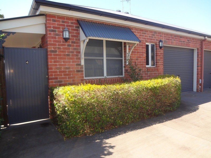 4/9A Albert Street, Newtown QLD 4350