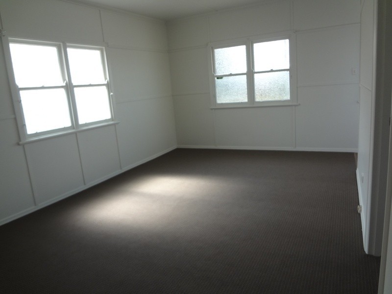 8 Hamilton Street, Newtown QLD 4350