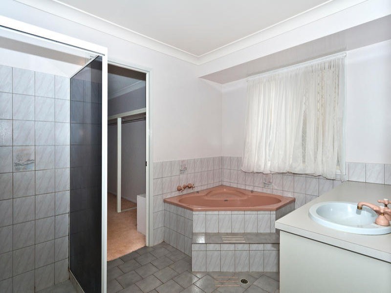 5 Lorraine Crescent, Centenary Heights QLD 4350