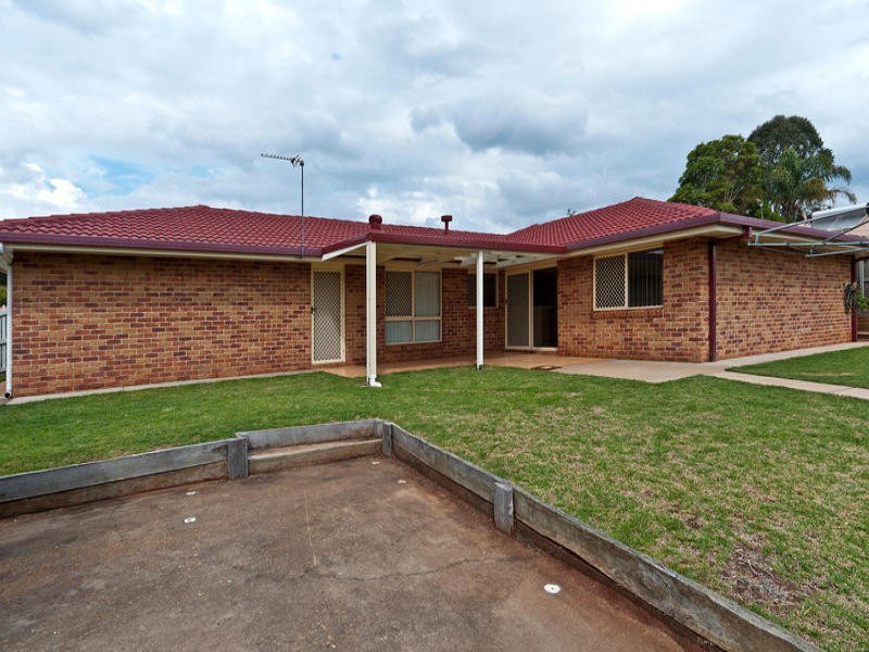 5 Lorraine Crescent, Centenary Heights QLD 4350