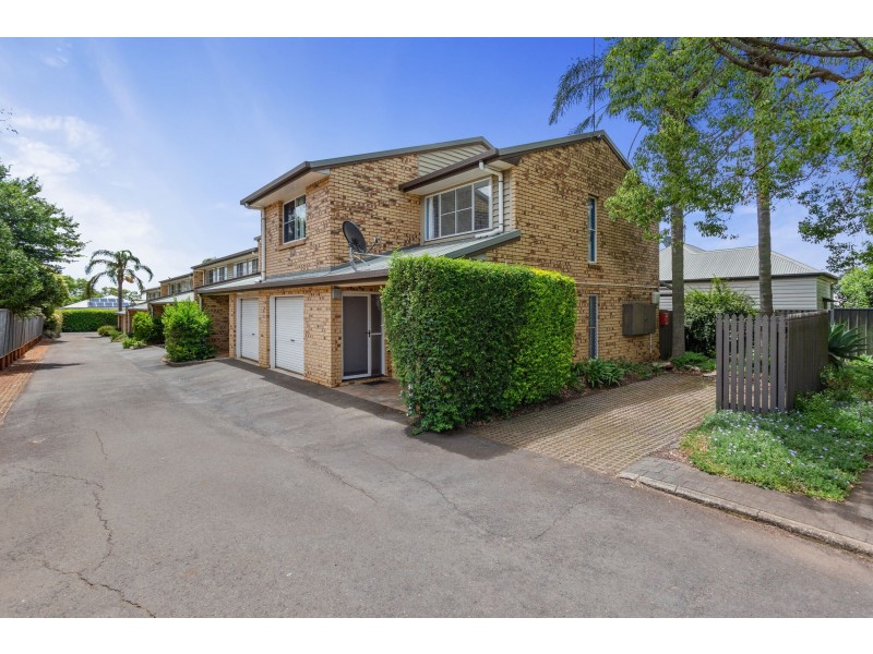 1/233 Hume Street, South Toowoomba QLD 4350