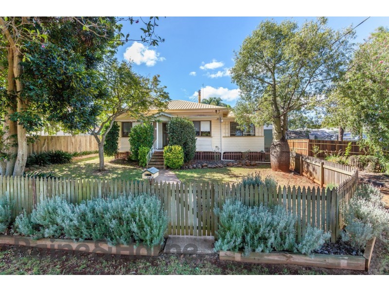 10 Listohan Street, North Toowoomba QLD 4350