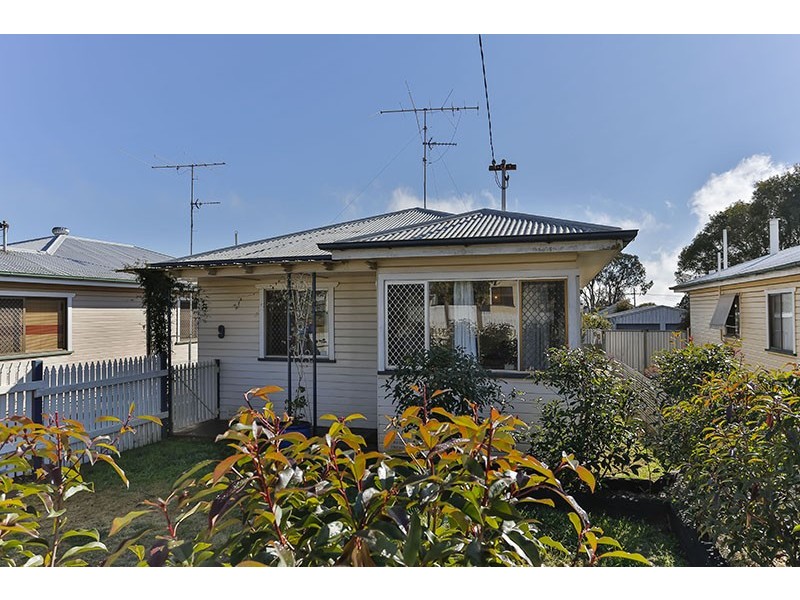 9 Weetwood Street, Newtown QLD 4350