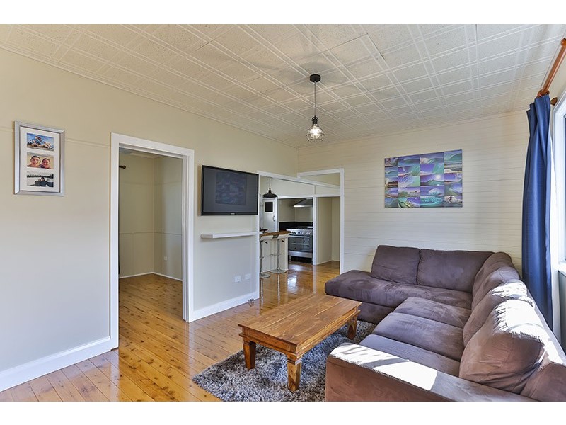 9 Weetwood Street, Newtown QLD 4350