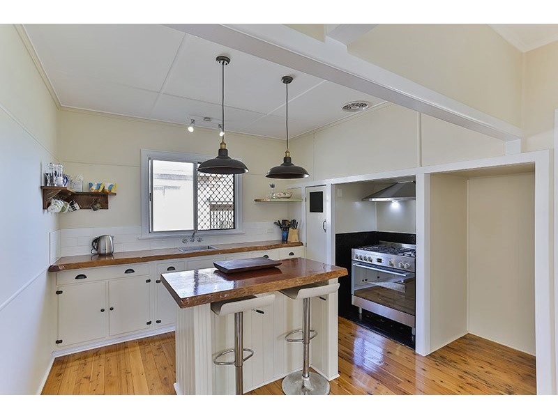 9 Weetwood Street, Newtown QLD 4350