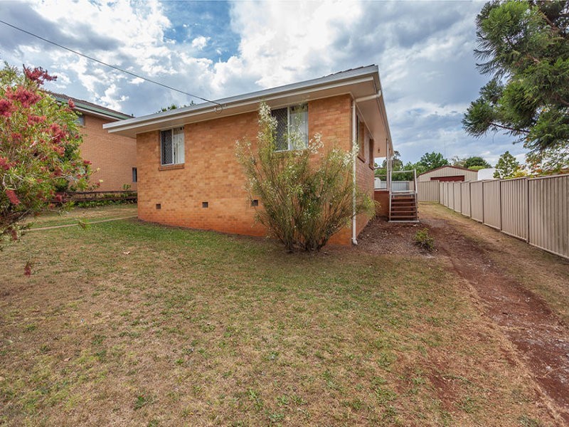 59 O’Quinn Street, Harristown QLD 4350