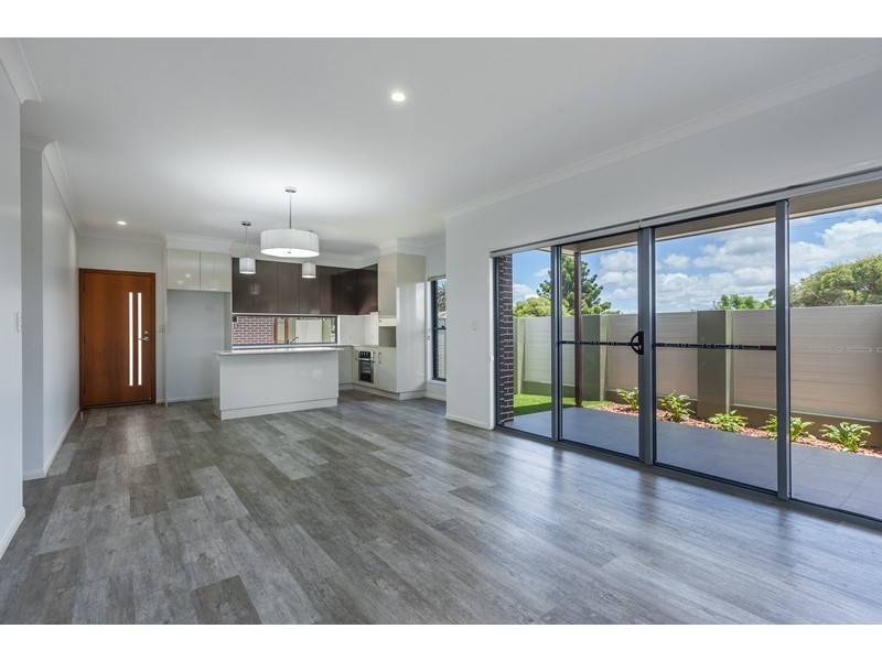 1/126 Long Street, Centenary Heights QLD 4350