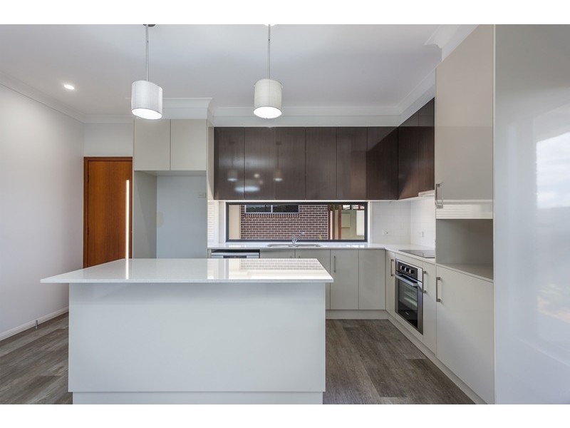 1/126 Long Street, Centenary Heights QLD 4350