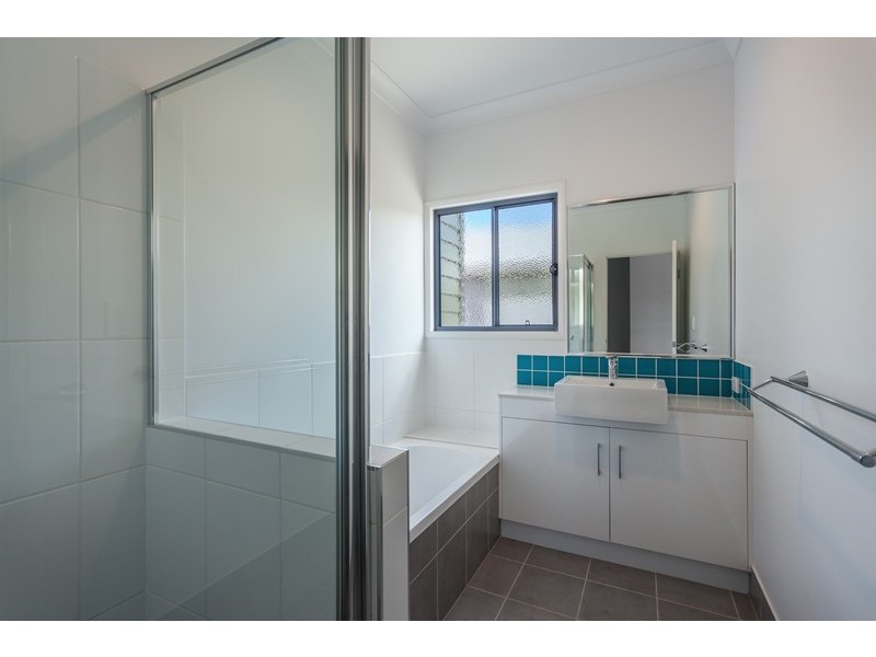 1/126 Long Street, Centenary Heights QLD 4350