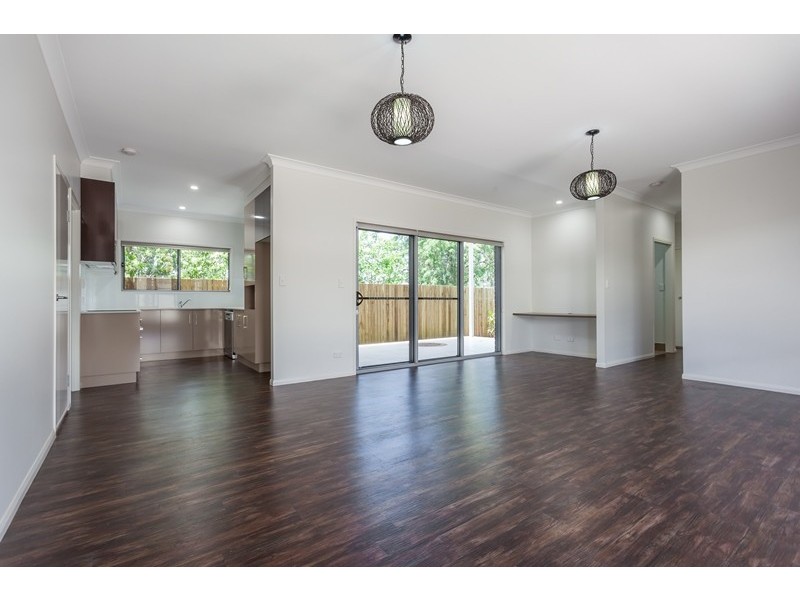 2/126 Long Street, Centenary Heights QLD 4350