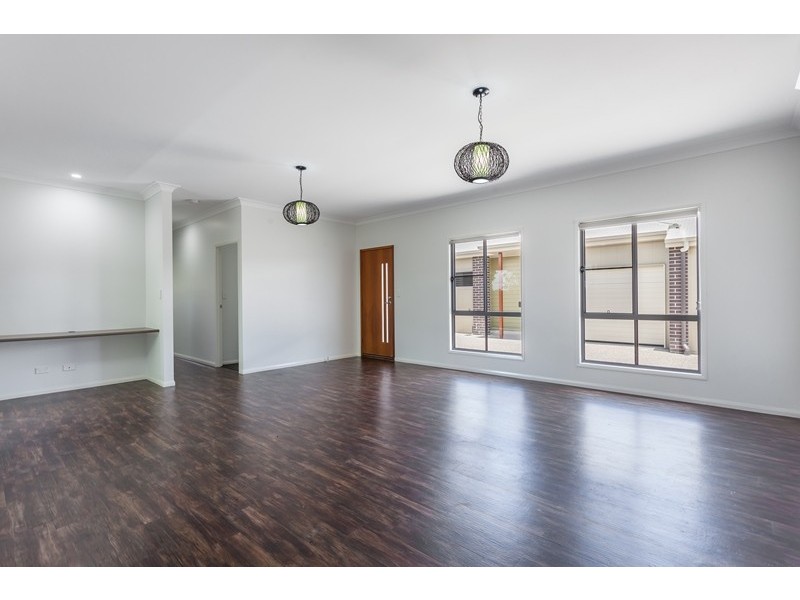 2/126 Long Street, Centenary Heights QLD 4350