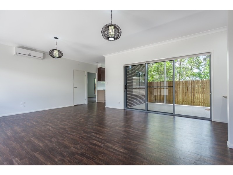 2/126 Long Street, Centenary Heights QLD 4350