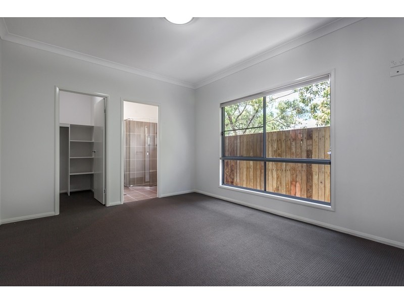 2/126 Long Street, Centenary Heights QLD 4350