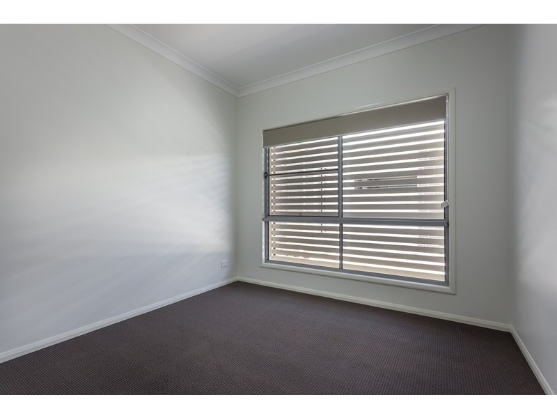 2/126 Long Street, Centenary Heights QLD 4350