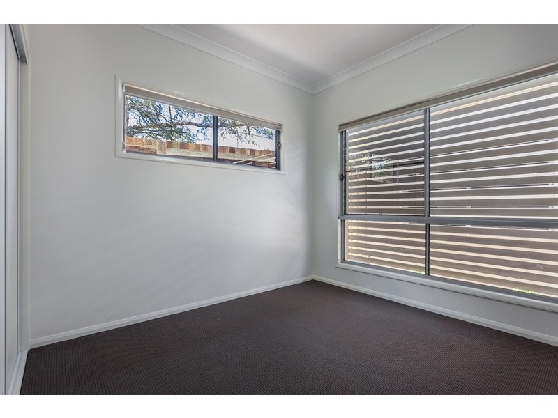 2/126 Long Street, Centenary Heights QLD 4350