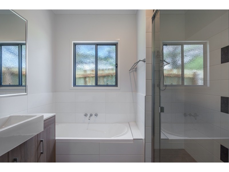 2/126 Long Street, Centenary Heights QLD 4350