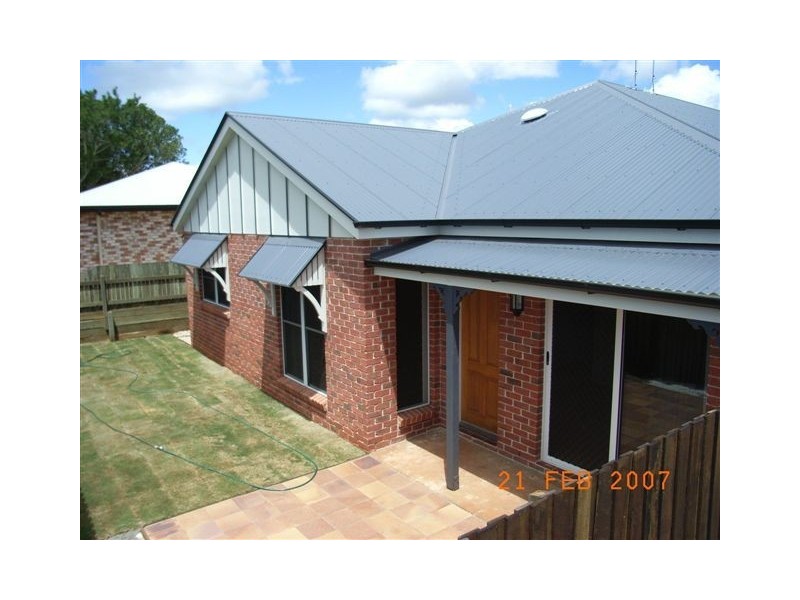 2/9A Albert Street, Newtown QLD 4350