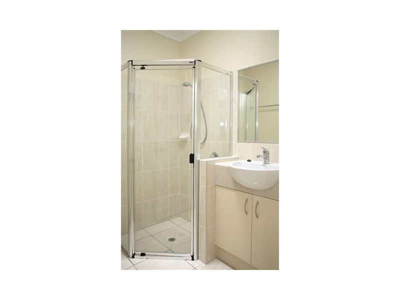 2/9A Albert Street, Newtown QLD 4350