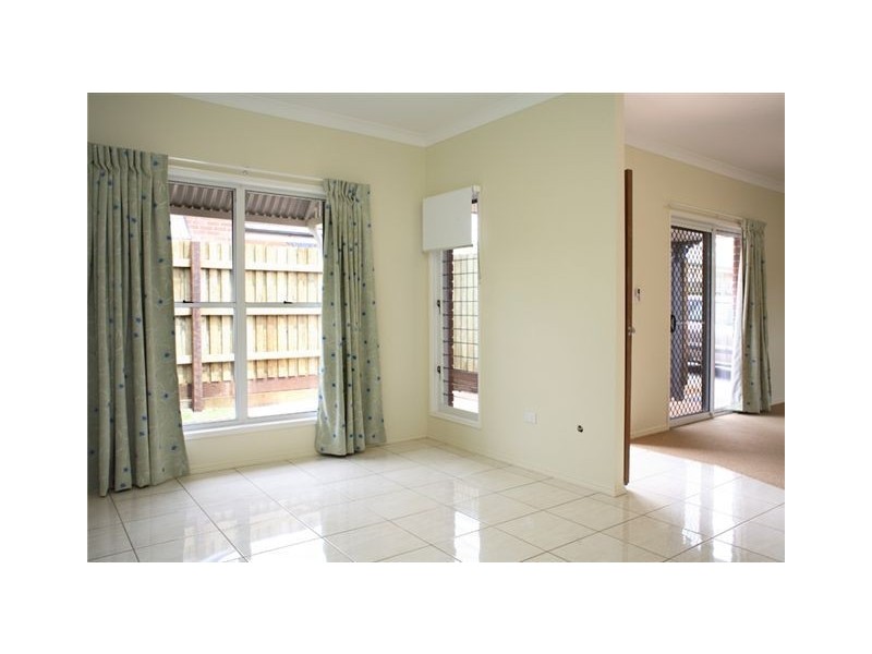 2/9A Albert Street, Newtown QLD 4350