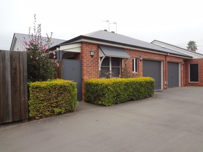 2/9A Albert Street, Newtown QLD 4350