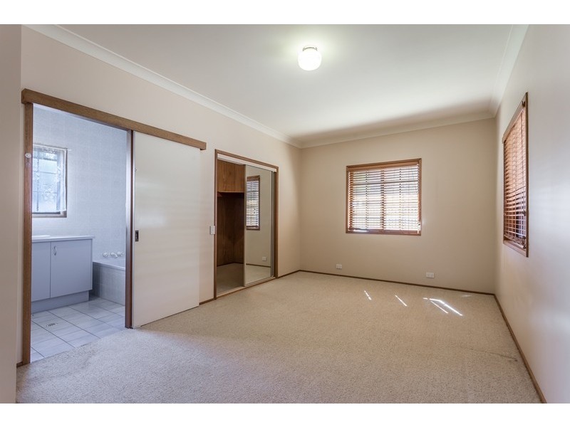 5 Hoad Court, Rangeville QLD 4350