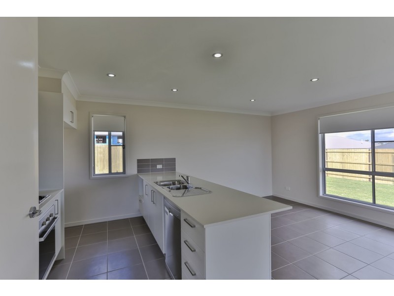 15 Wandoo Crescent, Westbrook QLD 4350