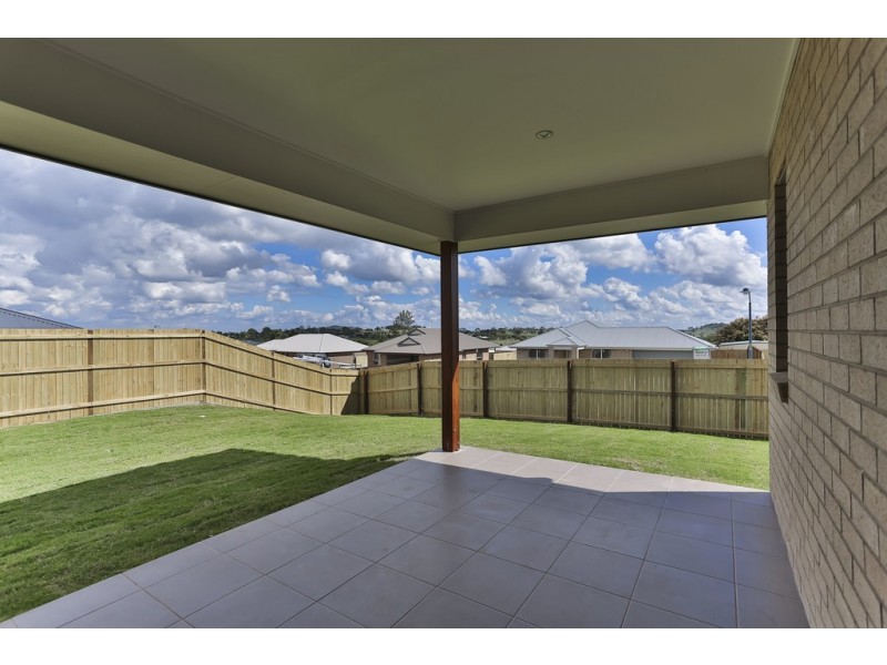 15 Wandoo Crescent, Westbrook QLD 4350