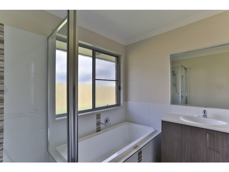 15 Wandoo Crescent, Westbrook QLD 4350