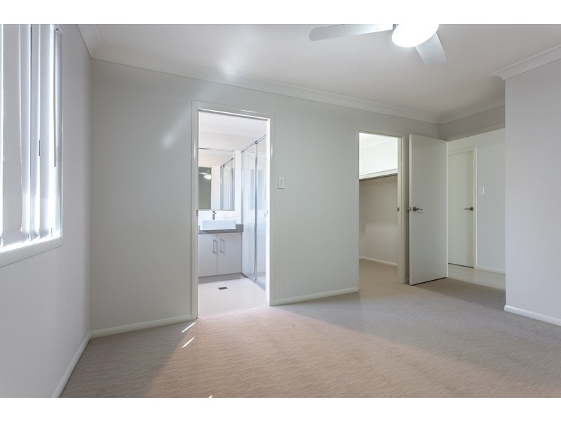 4 Carlin Street, Glenvale QLD 4350