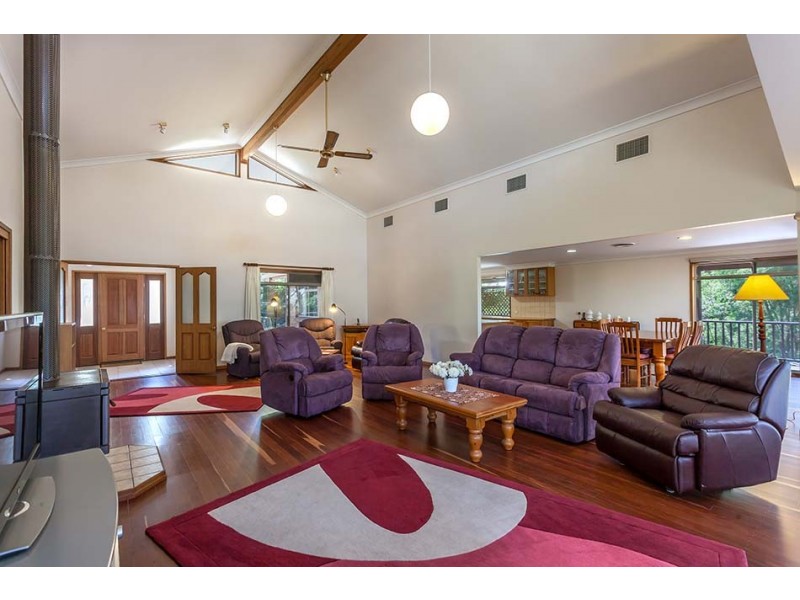 18 Merlin Court, Preston QLD 4352