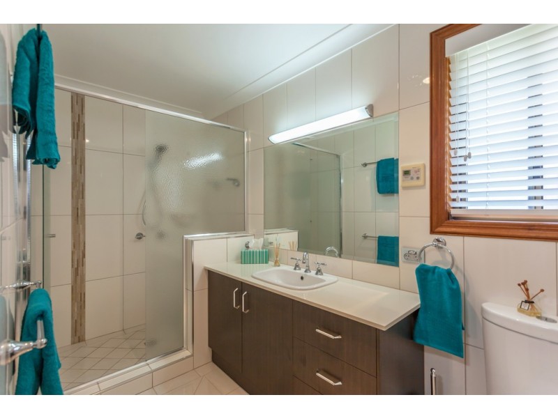 7 Lorna Court, Centenary Heights QLD 4350