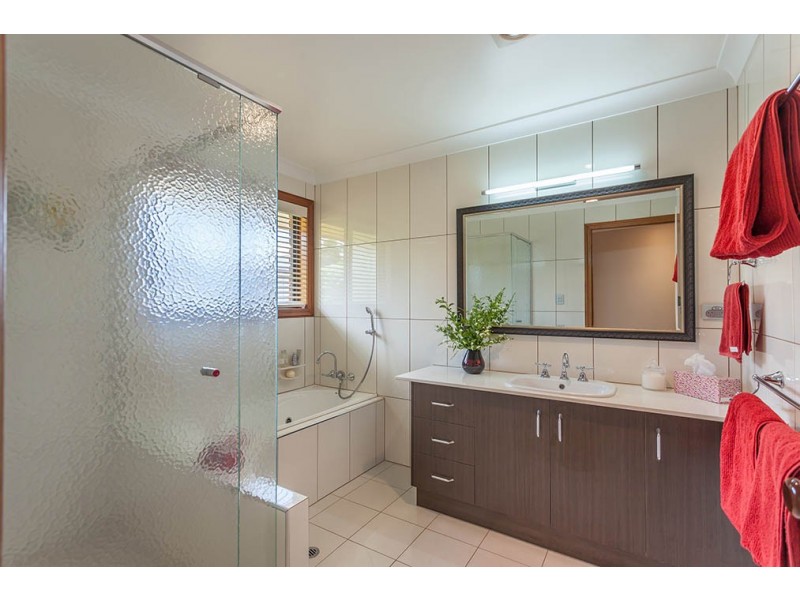 7 Lorna Court, Centenary Heights QLD 4350