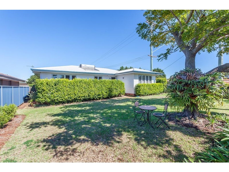 300 North Street, Rockville QLD 4350