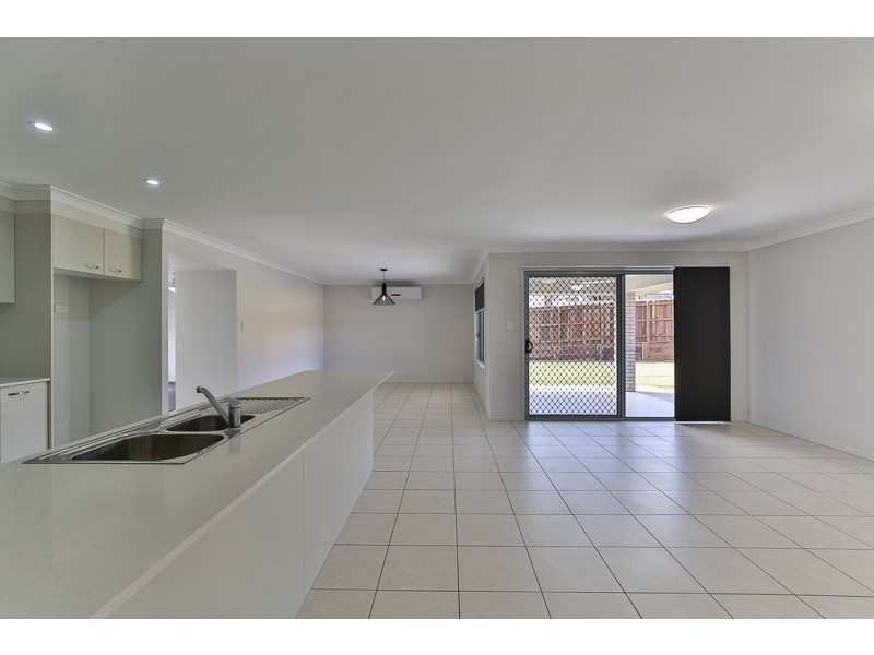 7 Maculan Crescent, Westbrook QLD 4350