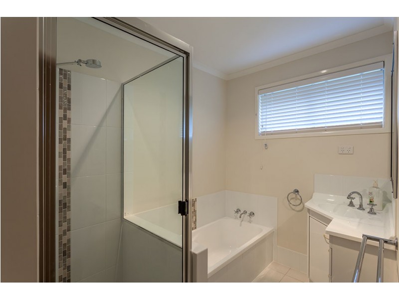 66 Hoey Street, Kearneys Spring QLD 4350