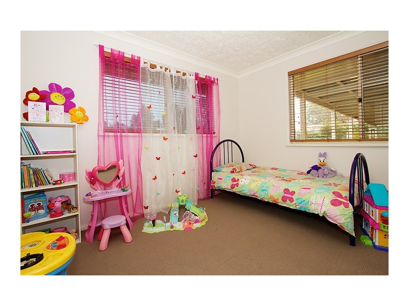 15 Carys Road, Glenvale QLD 4350