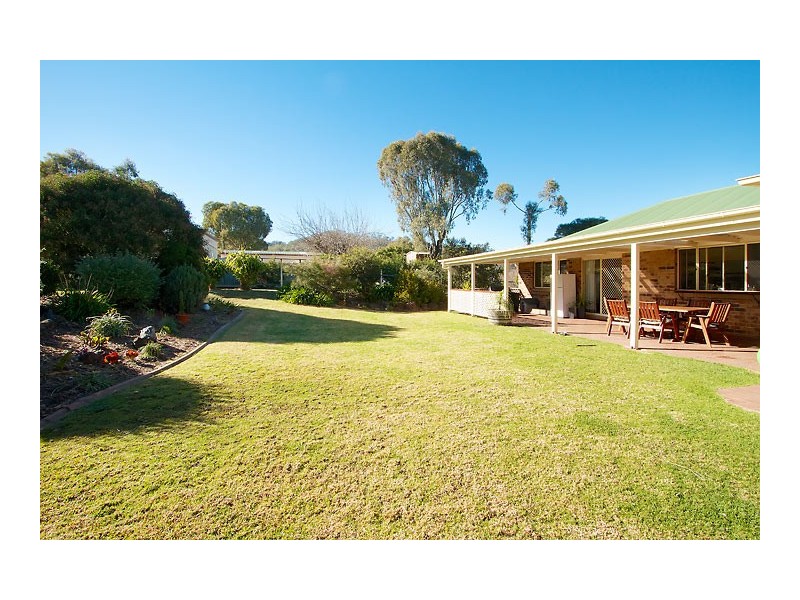 15 Carys Road, Glenvale QLD 4350