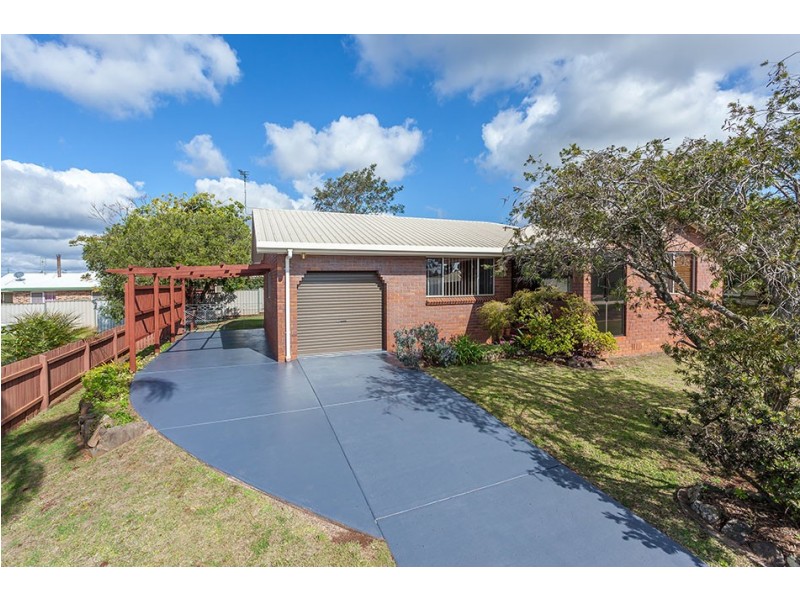32 Kratzman Court, Kearneys Spring QLD 4350
