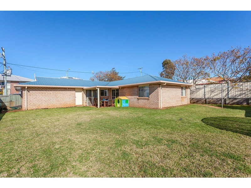 381 Spring Street, Kearneys Spring QLD 4350