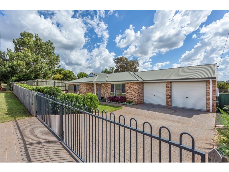 421 Hume Street, Kearneys Spring QLD 4350