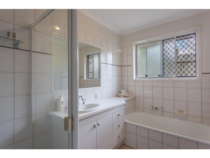 421 Hume Street, Kearneys Spring QLD 4350