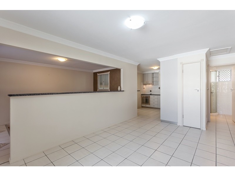 2/18 Kirklees Street, Newtown QLD 4350