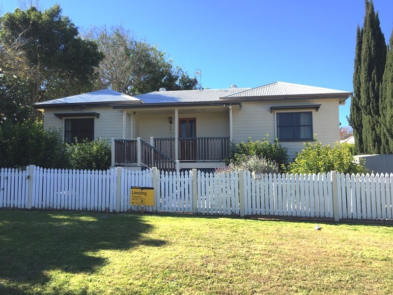 12 Hampshire Street, North Toowoomba QLD 4350