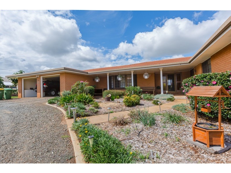 302 Greenwattle Street, Wilsonton Heights QLD 4350
