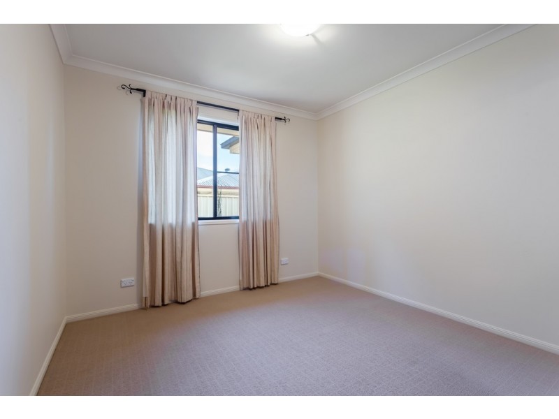 4 Jake Court, Middle Ridge QLD 4350