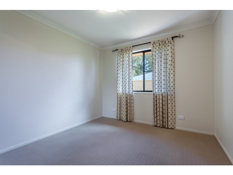 4 Jake Court, Middle Ridge QLD 4350