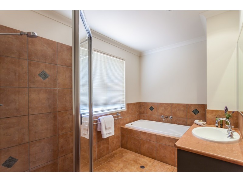 4 Jake Court, Middle Ridge QLD 4350