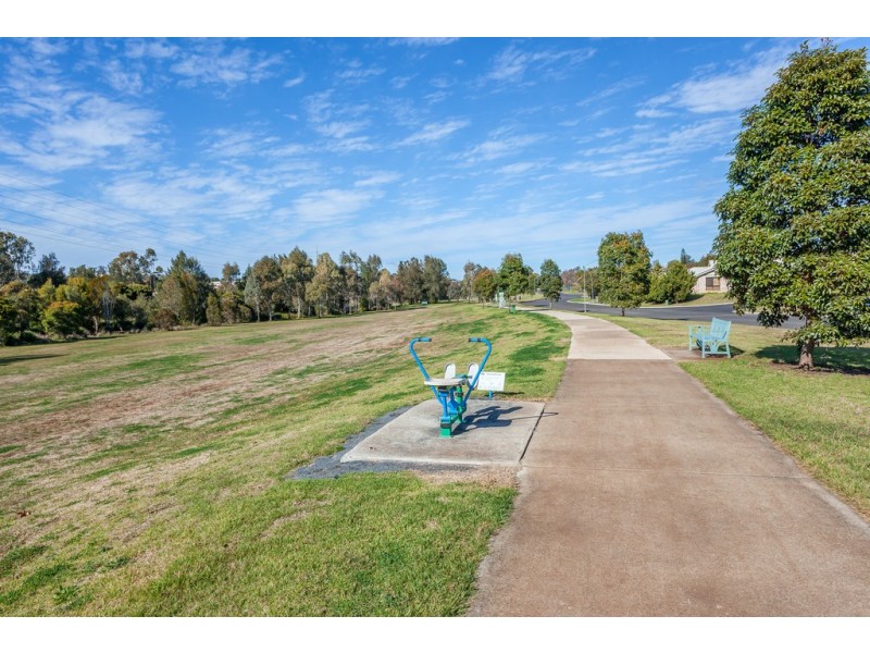 7 Creedon Drive, Kearneys Spring QLD 4350
