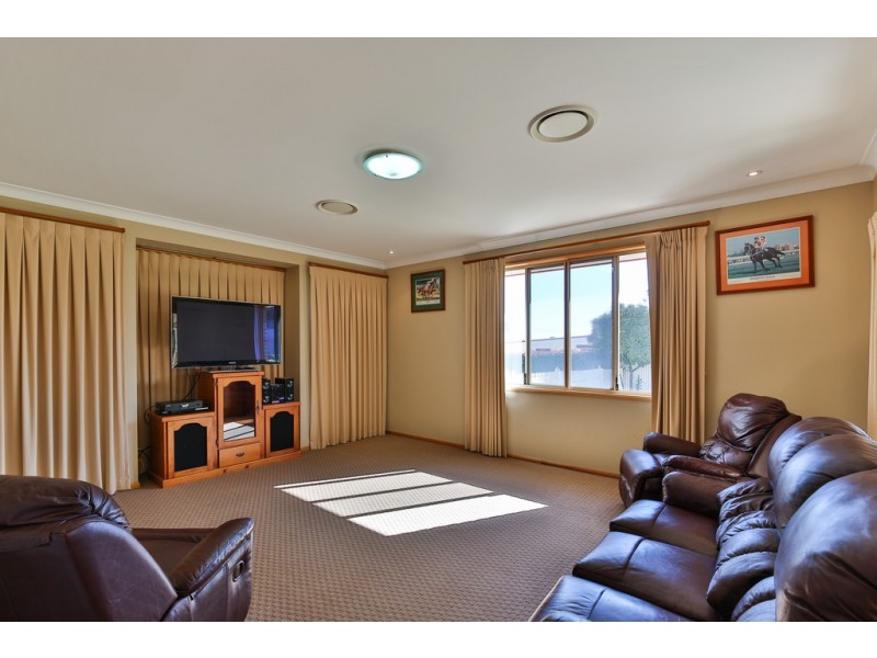 2A Academy Court, Glenvale QLD 4350