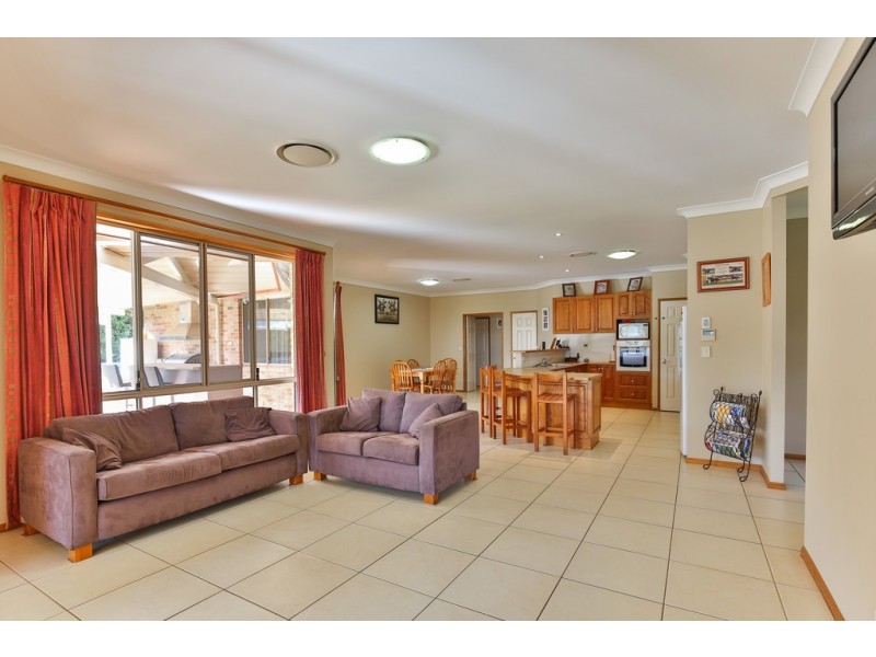 2A Academy Court, Glenvale QLD 4350